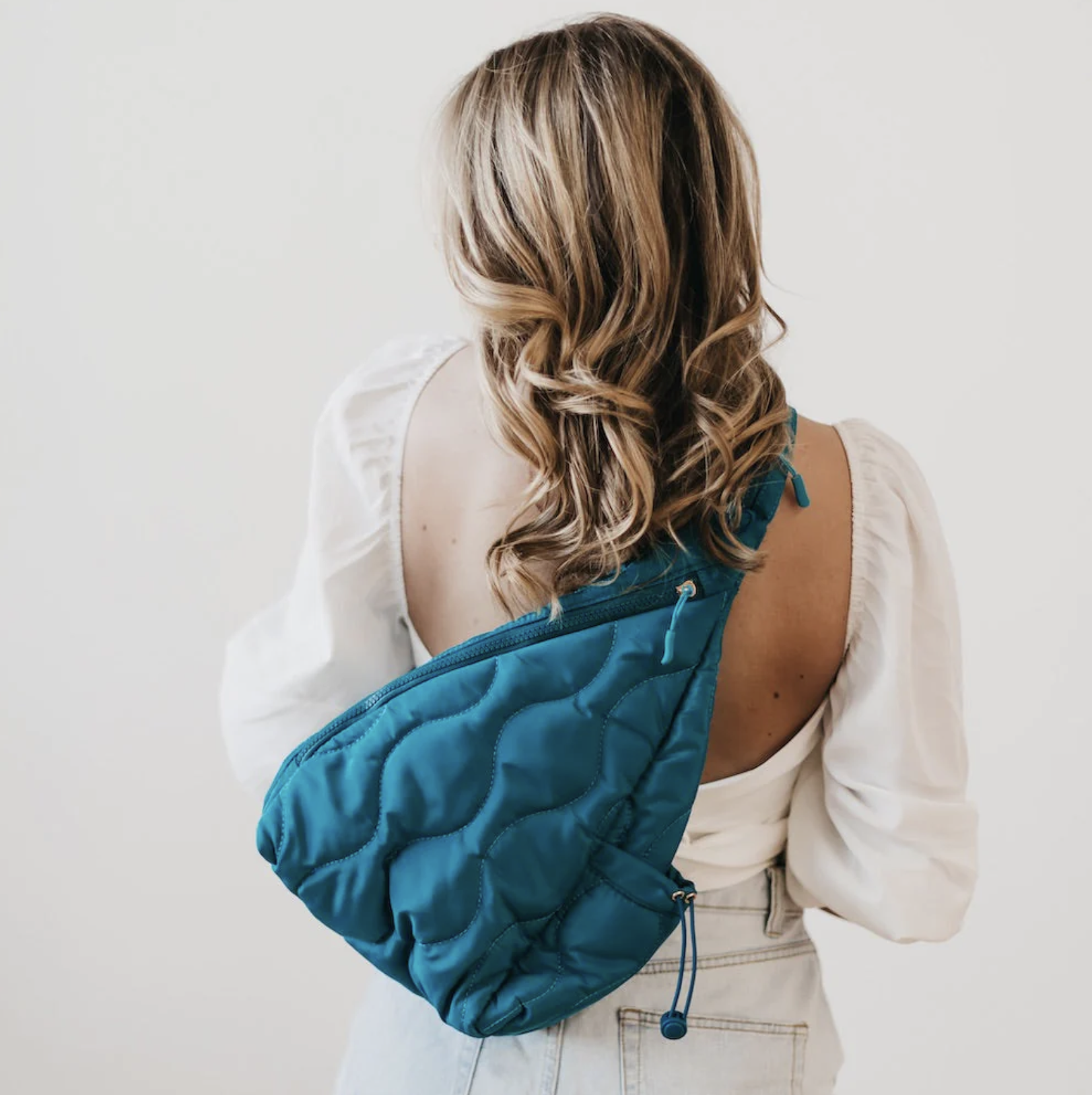 Striding Through Philly Puffer Bag - Teal