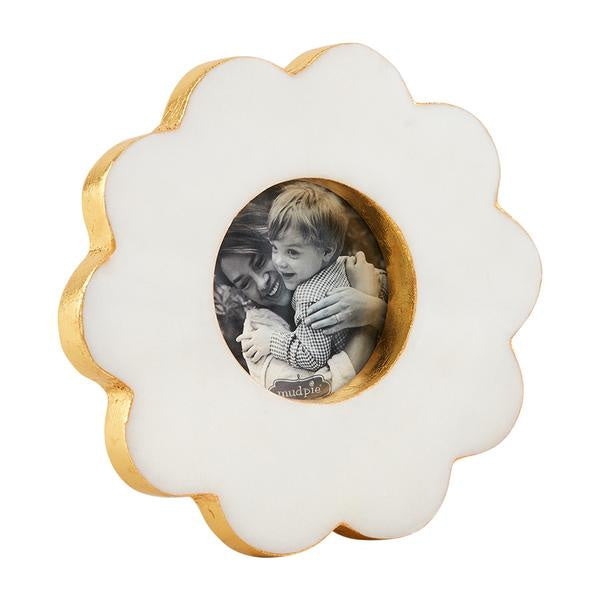 Circle Marble Scallop Frame