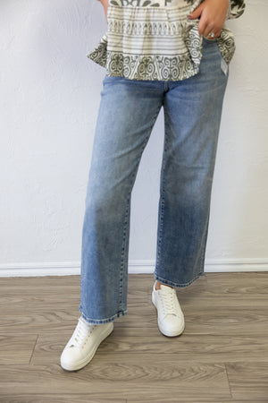 Logan Mid Rise Dad Jean Medium