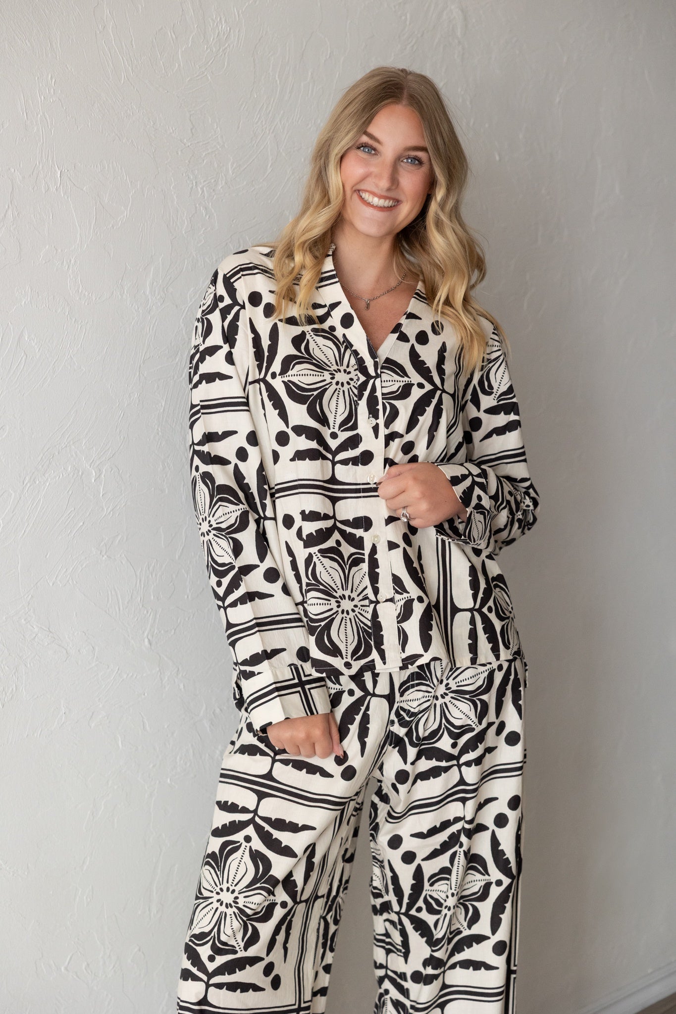 V Neck LS Ivory & Black Multi Top