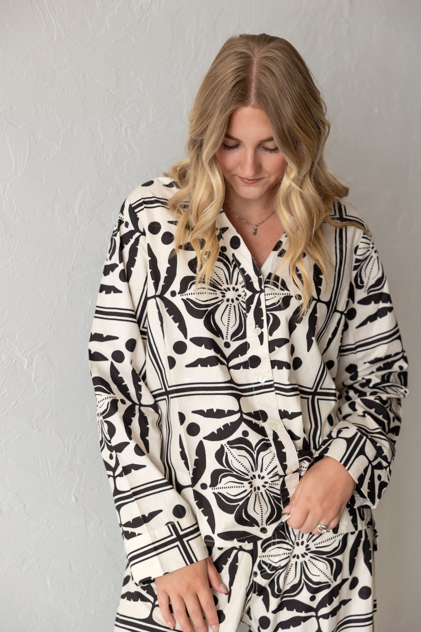 V Neck LS Ivory & Black Multi Top
