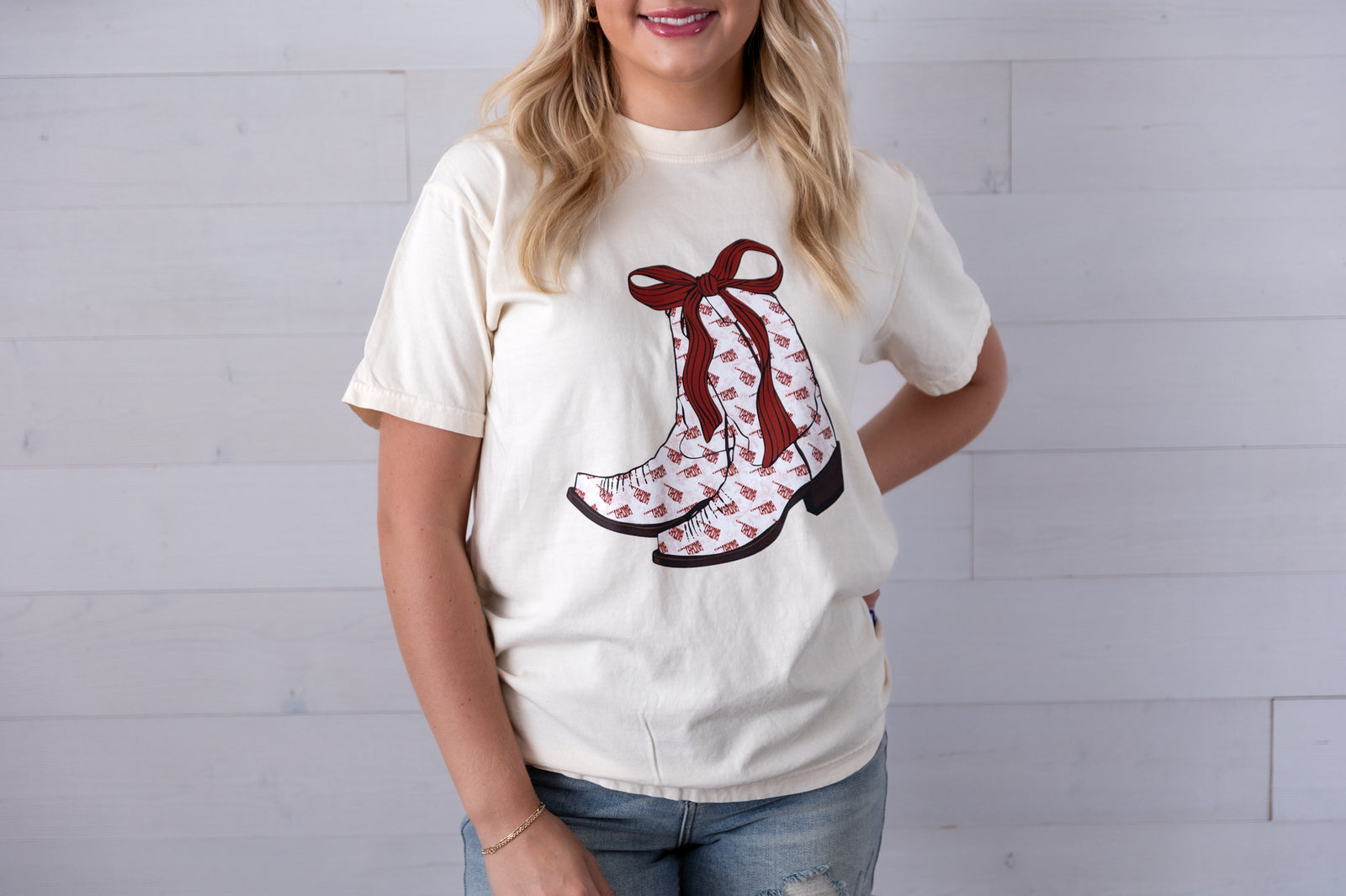 Oklahoma Crimson Boots Graphic Tee Ivory