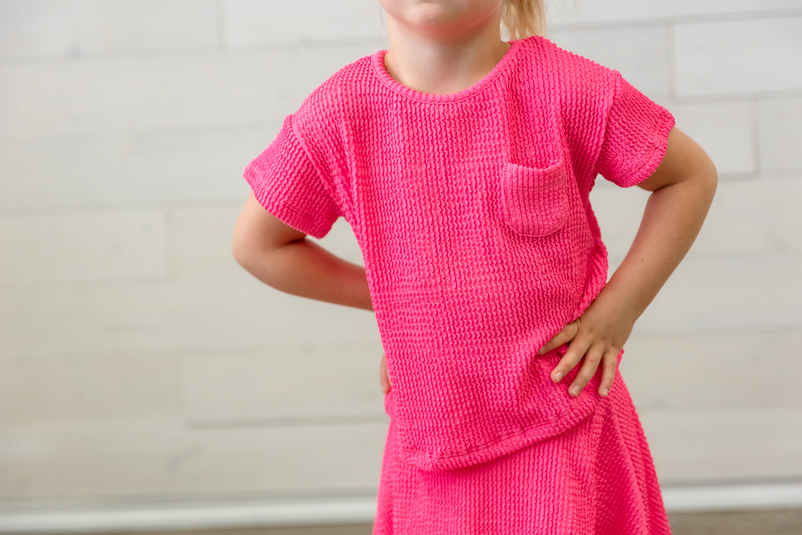 Scrunchy Pocket Tee Neon Pink