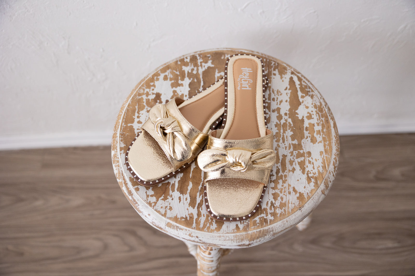 Clam Bake Gold Crinkle Metallic Slide
