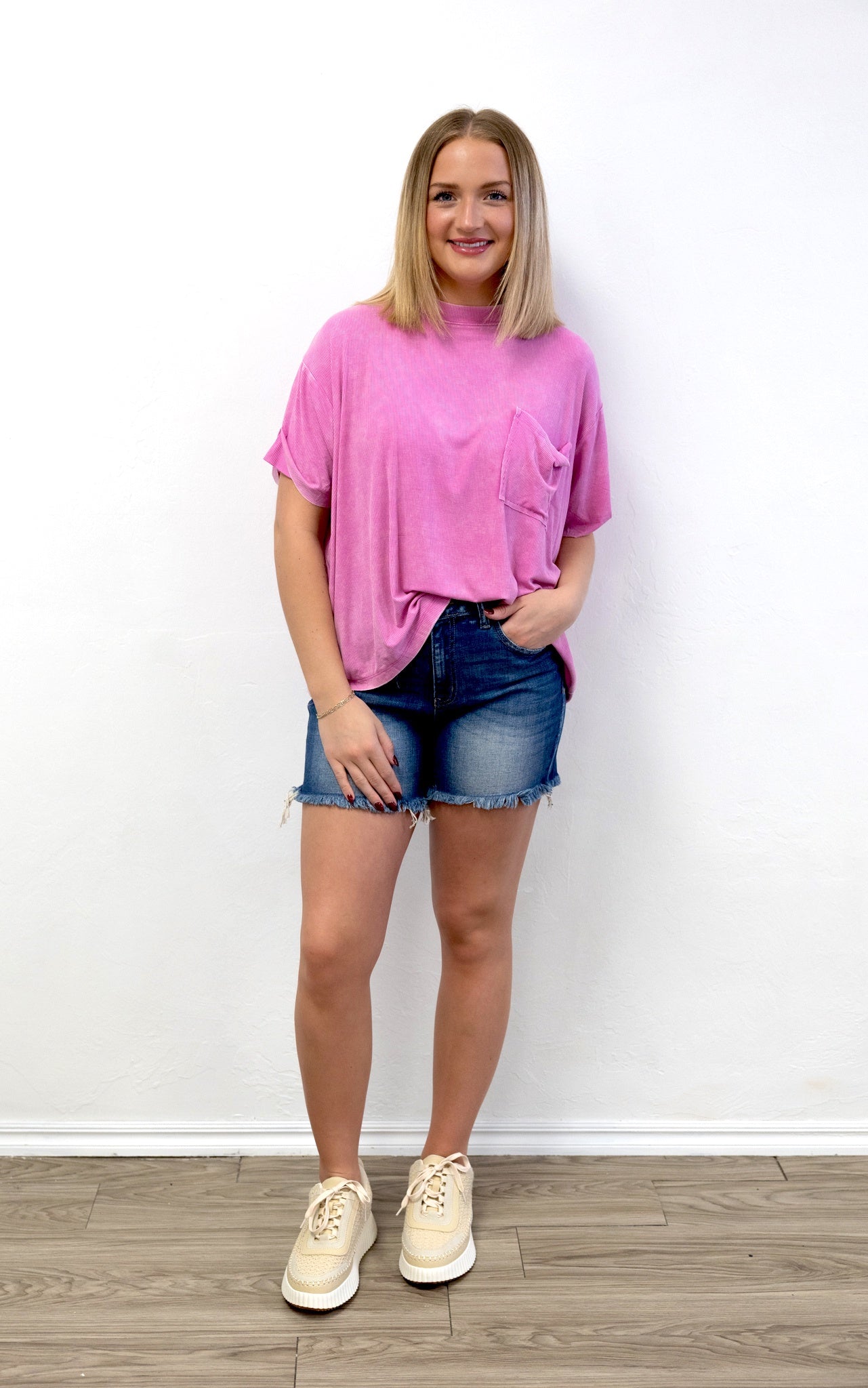 Mid Rise Raw Frayed Hem Denim Shorts Medium