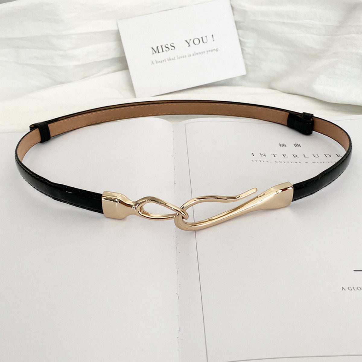 Simple and Versatile Thin Belt Black