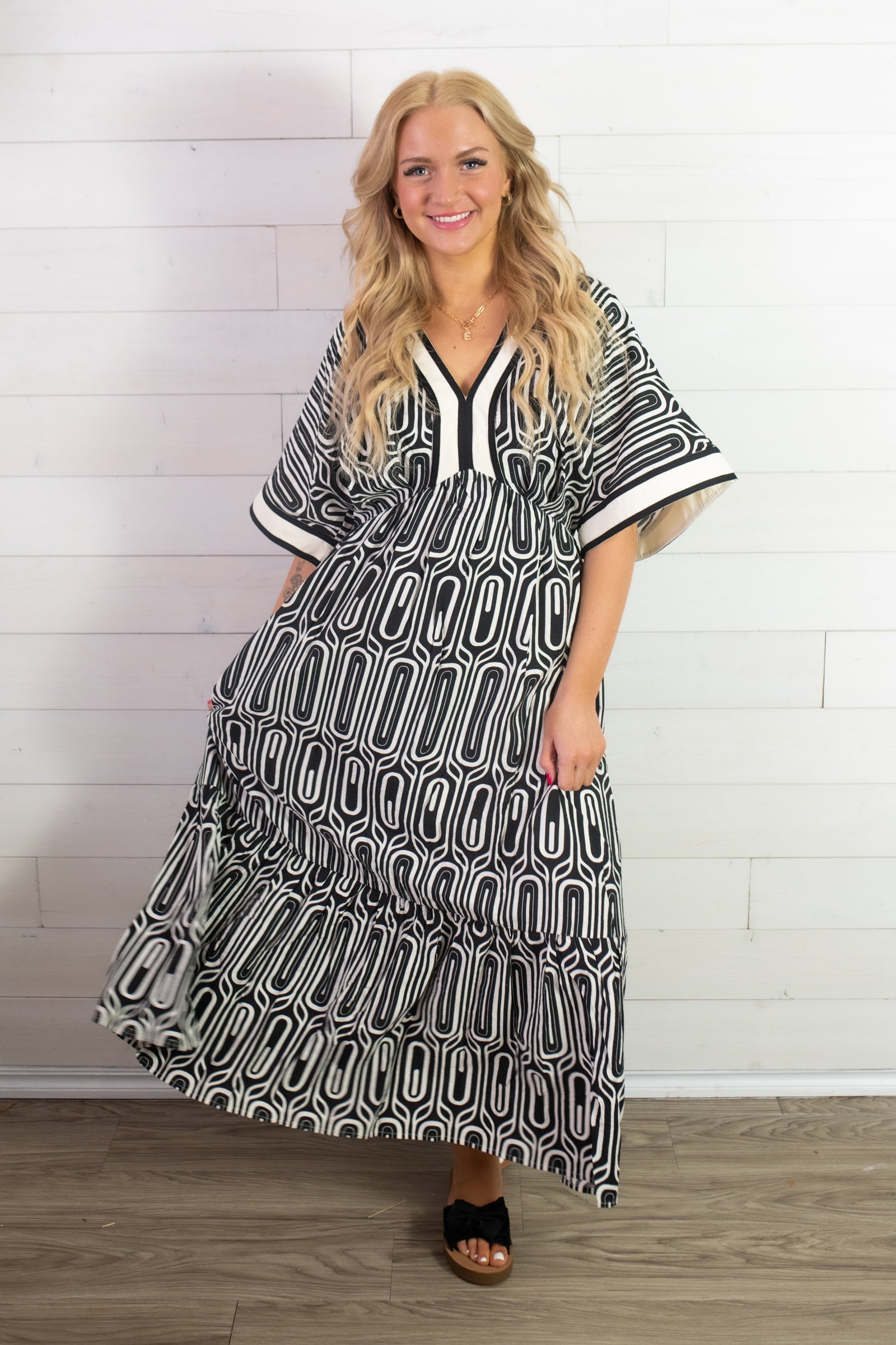 Entro Flowy V-Neck Dress-Black & White