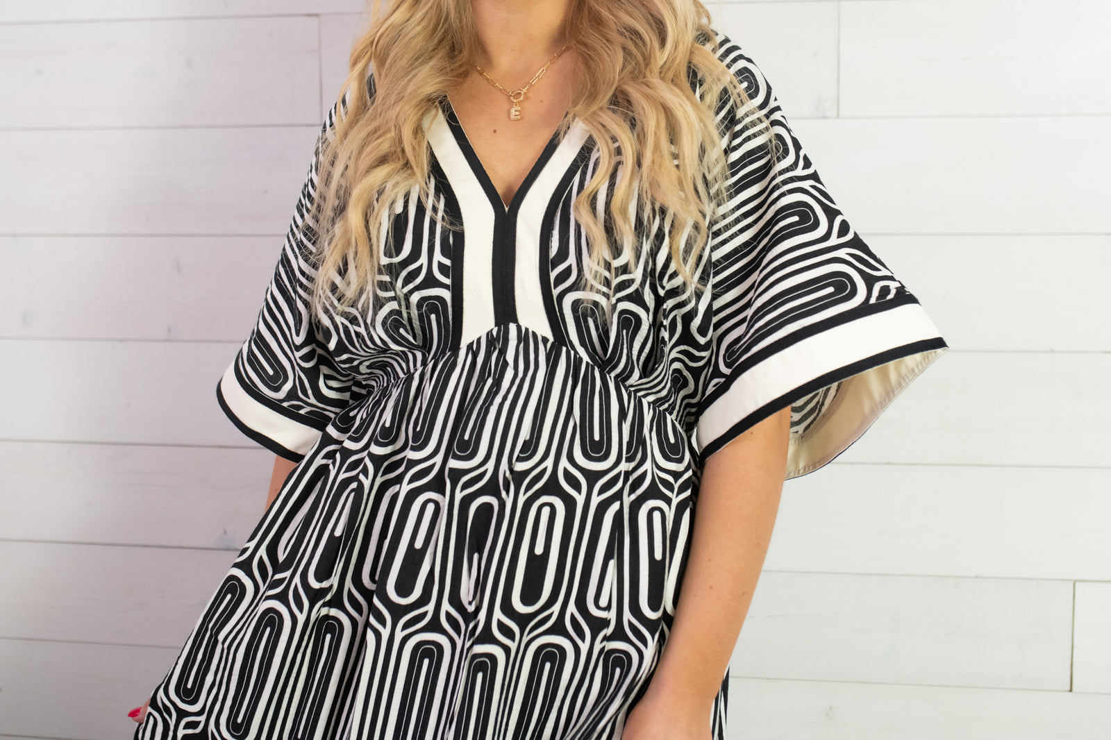 Entro Flowy V-Neck Dress-Black & White