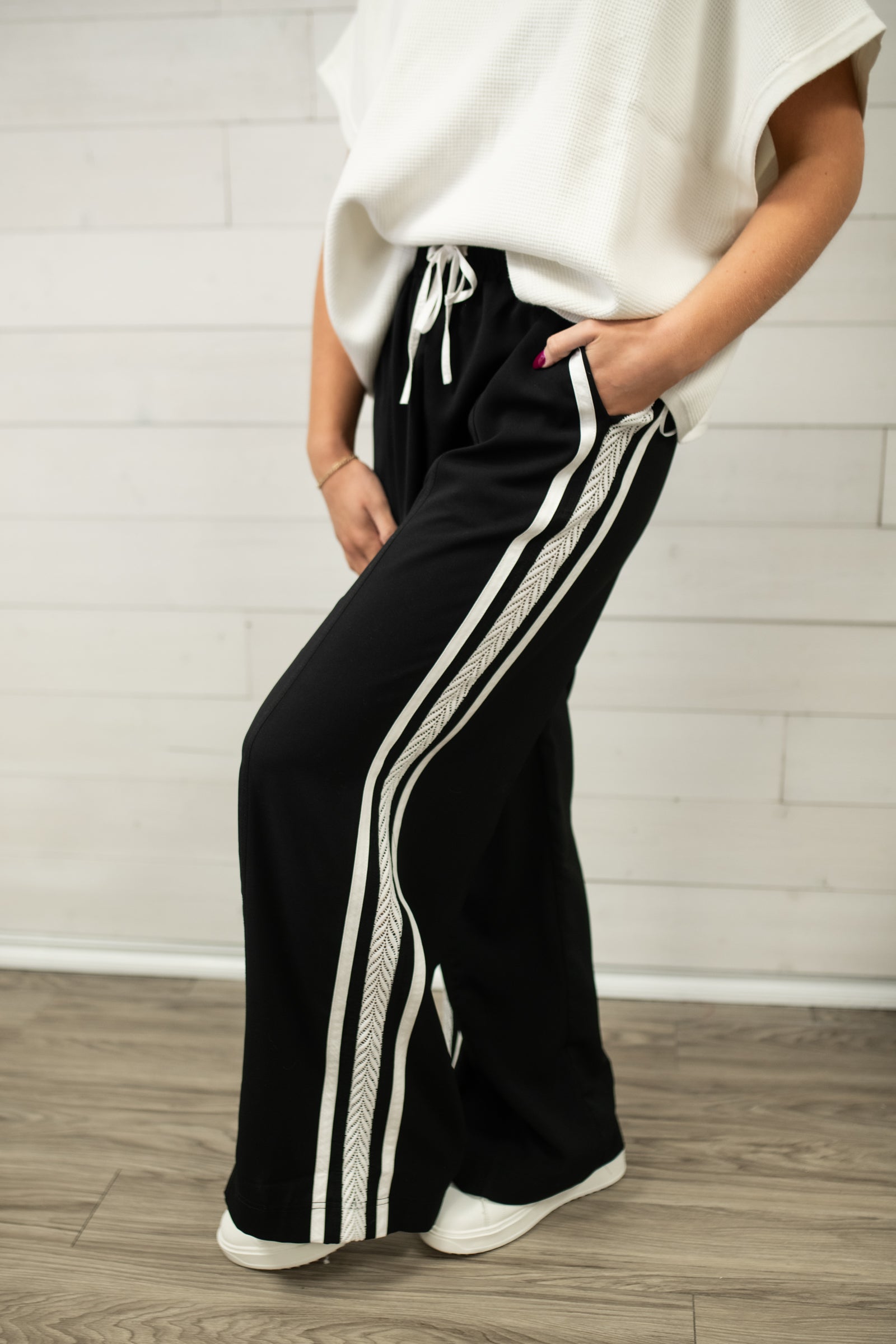 ee:some Straight Leg Track Pants-Black