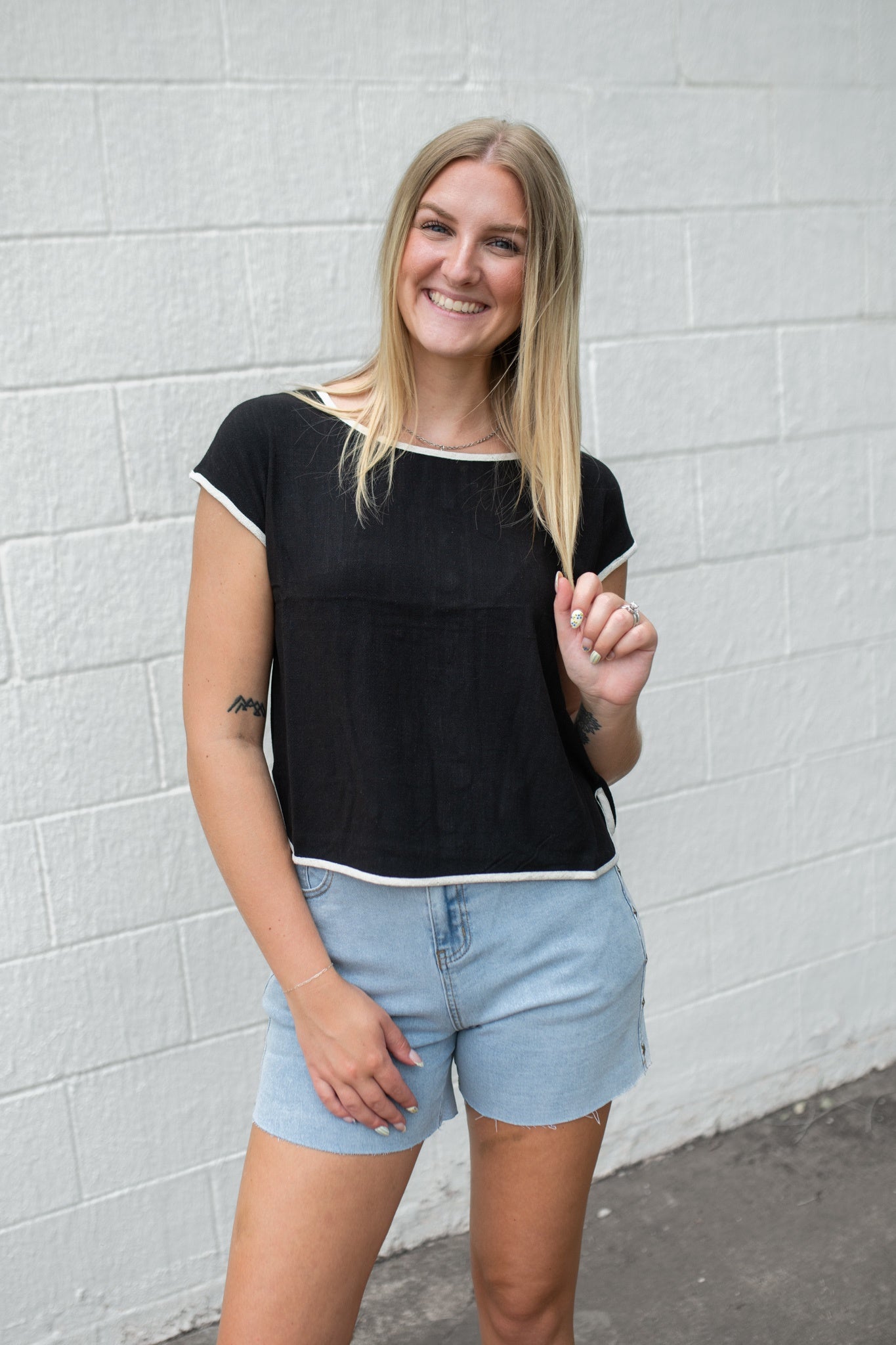 Contrast Trim SS Back Button Linen Top Black