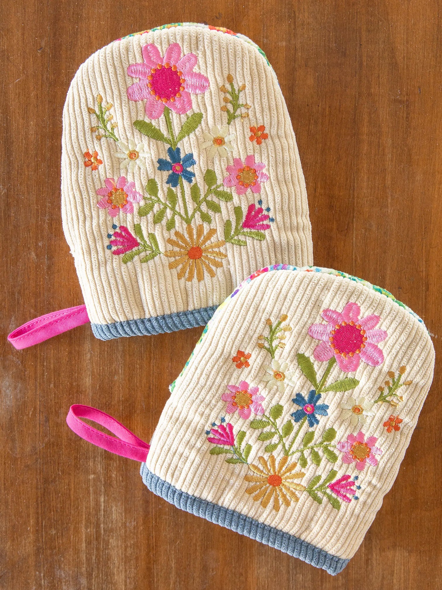 Floral Embroidered Mini Oven Mitt Set