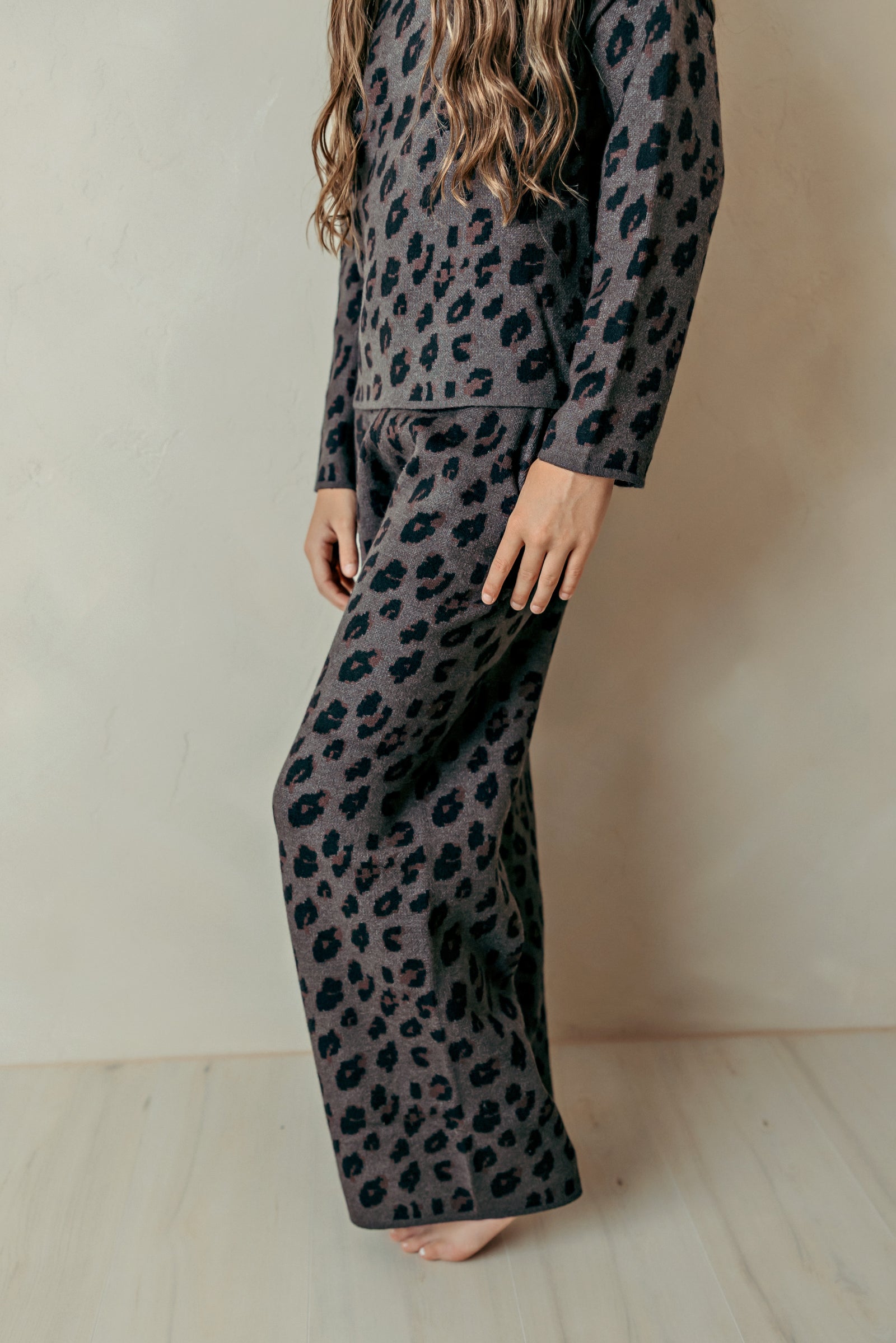 Girl's Knitted Pants Dark Grey Leopard