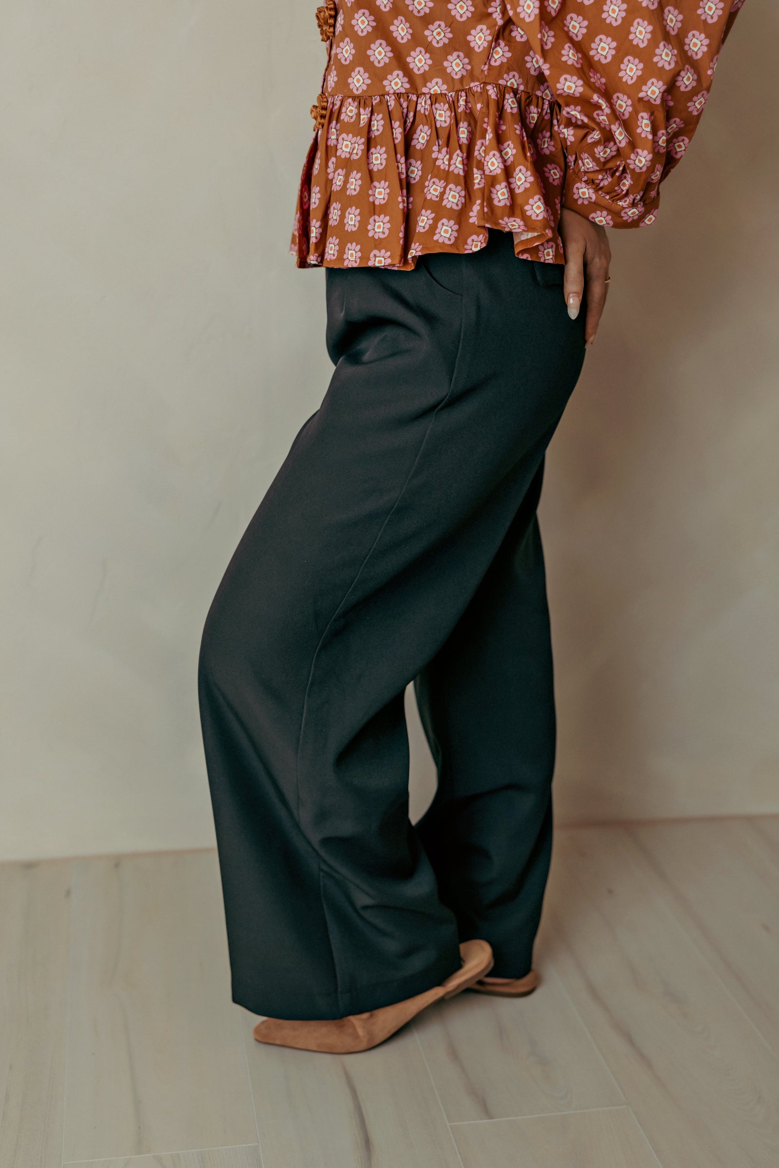 Wide Leg Cropped Black Pant With Pockets