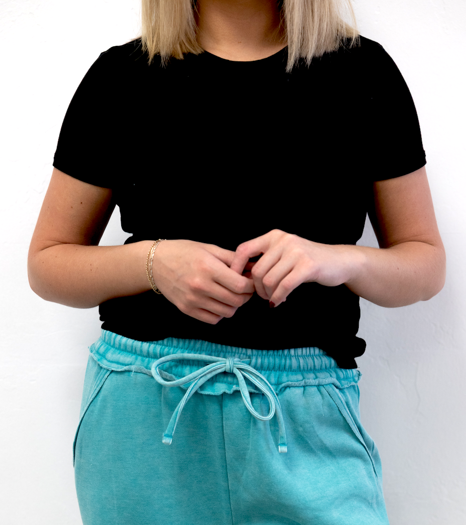 Ribbed Curved Round Neck Tee Black