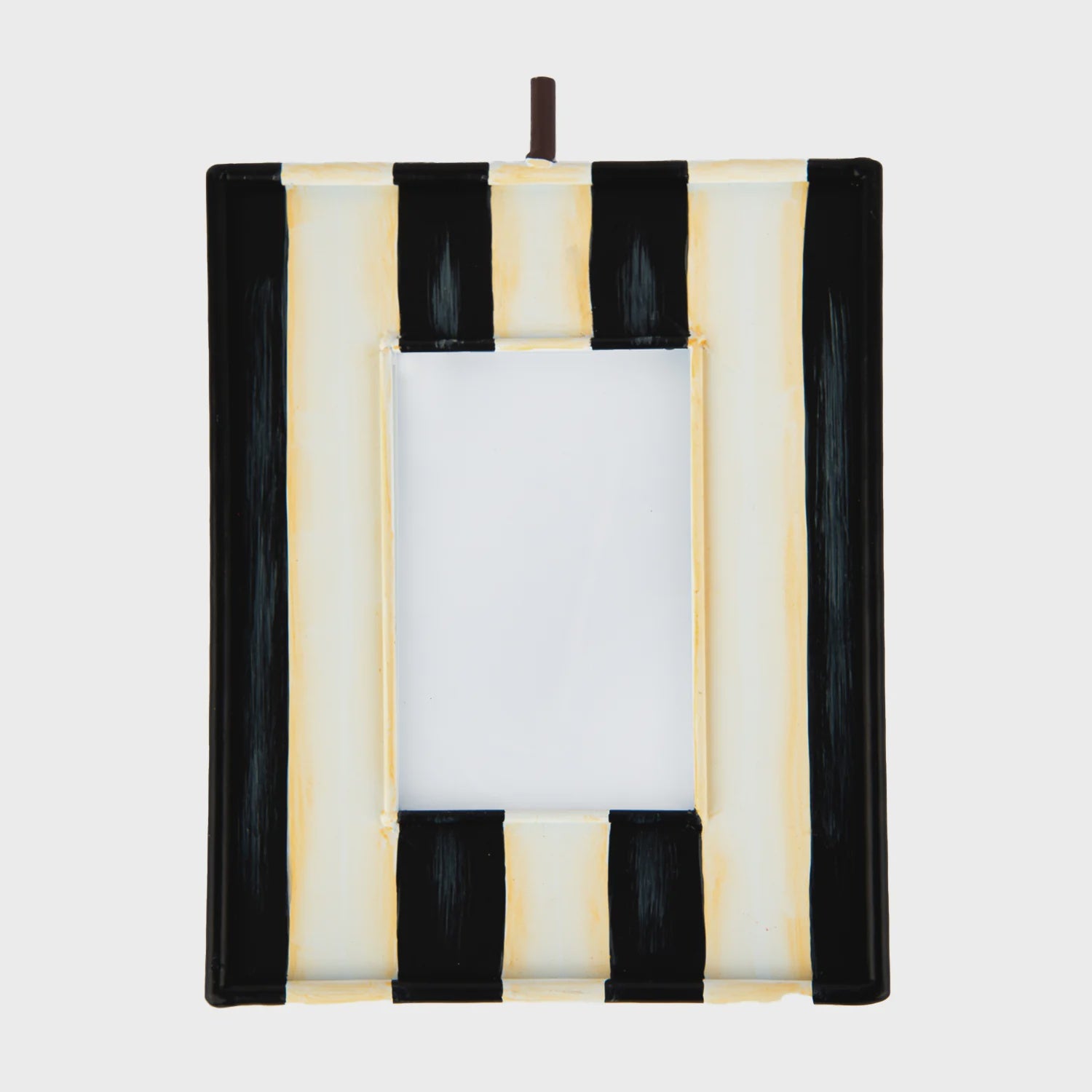 4x6 Black and White Finial Holder