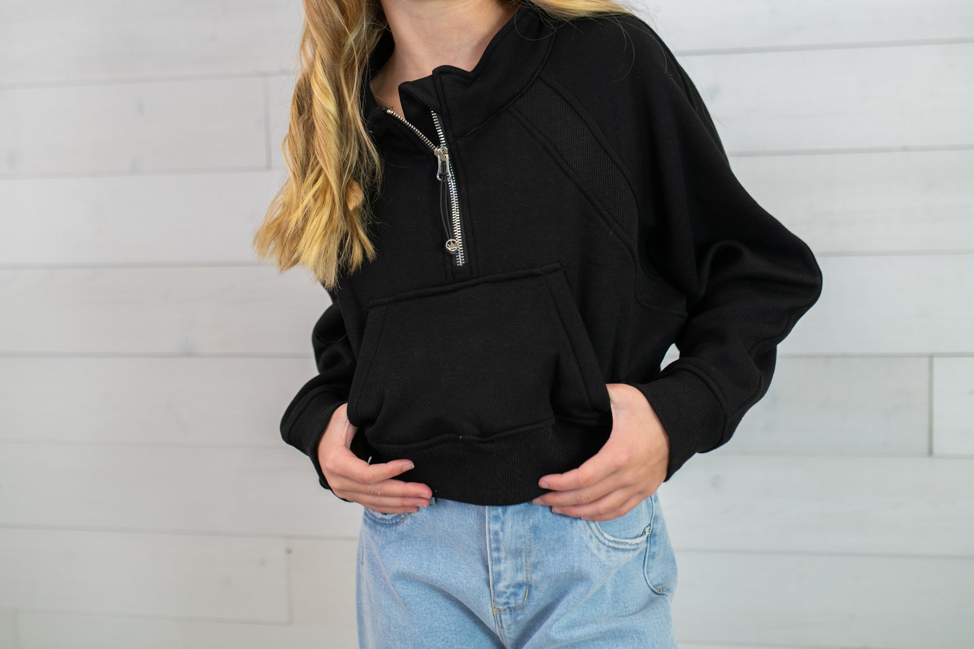 Azarhia 1/4 Zip Cropped Sweatshirt-Black