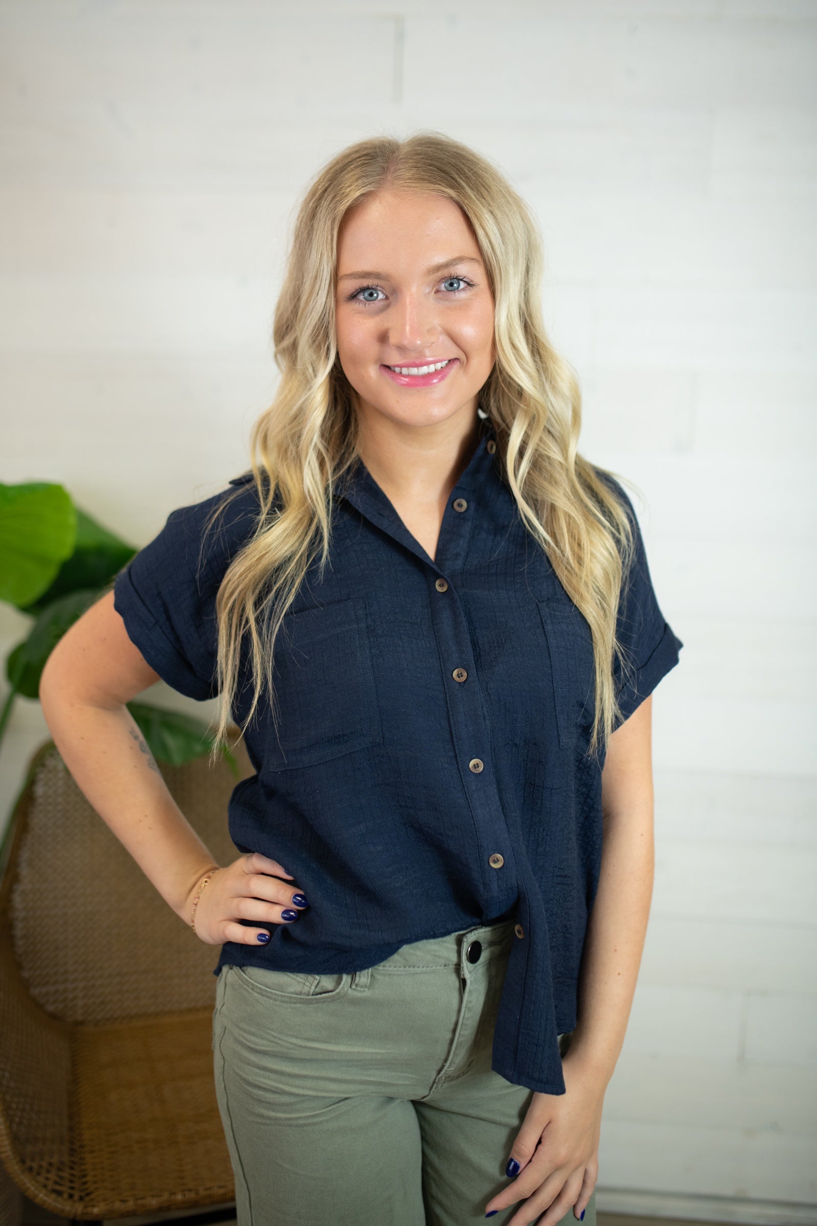 Collared Crinkled Cuff Sleeve Button Down Shirt-Navy