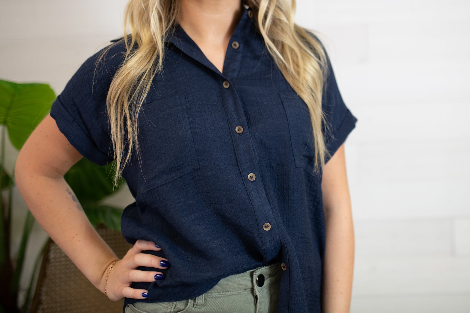 Collared Crinkled Cuff Sleeve Button Down Shirt-Navy